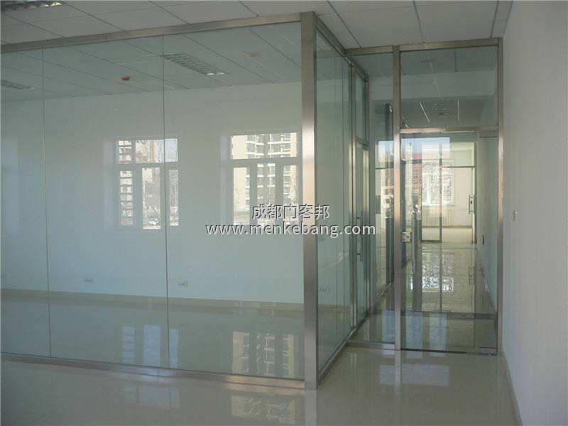 成都換一個玻璃門要多少錢,修個玻璃門大概多少錢